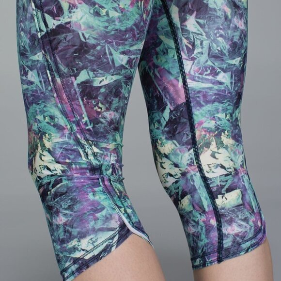 * NWT Lululemon Run: Top Speed Crop Iridescent Multi Size 4 Luxtreme - Picture 10 of 15